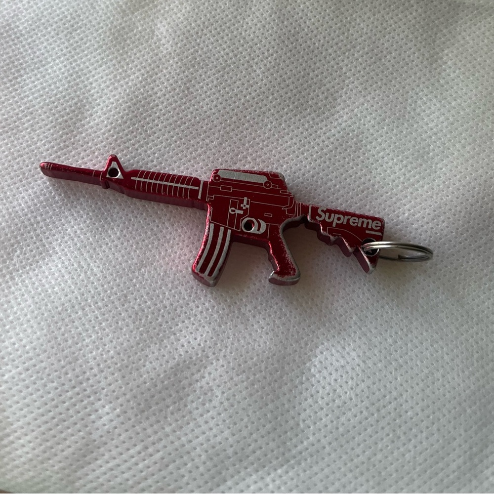 SUPREME Red M16 Gun Bottle Opener Key Chain - Picture 4 of 4